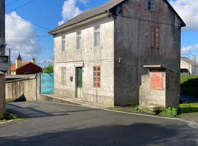 casa soleada centrica de 4 habitaciones para reformar - Se vende en Laracha (A) (A Coruña)