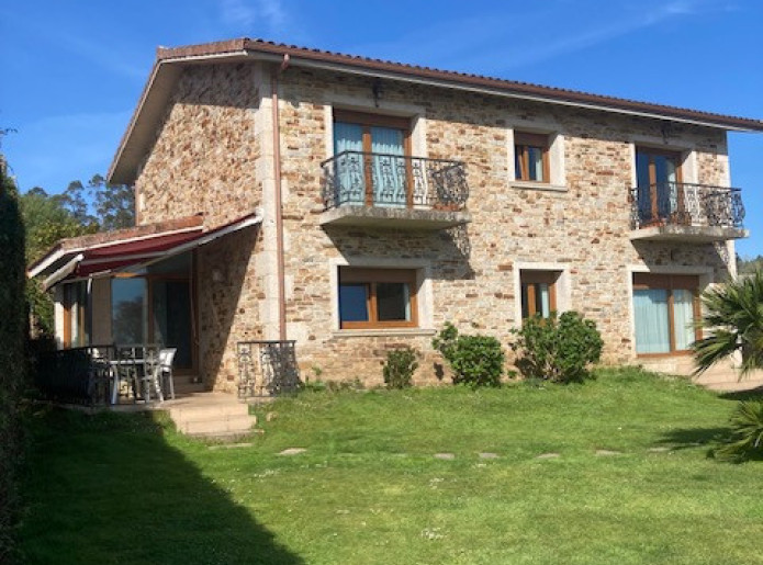 CHALET PIEDRA LISTO PARA VIVIR - Se vende en Carballo (A Coruña)