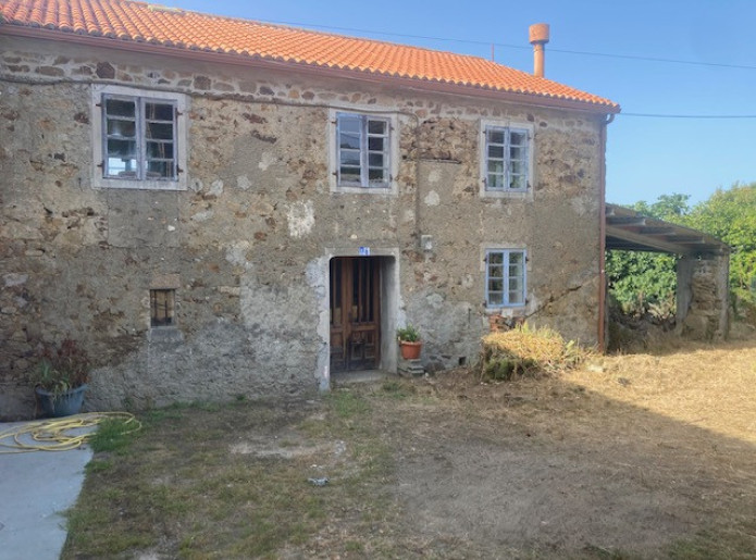 CASA DE PIEDRA SOLEADA  - Se vende en Laracha (A) (A Coruña)