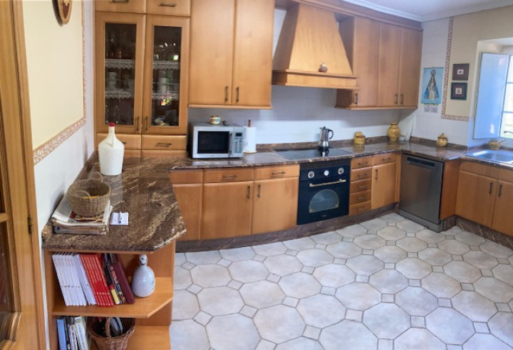 casa centrica soleada de 5 habitaciones lista para vivir