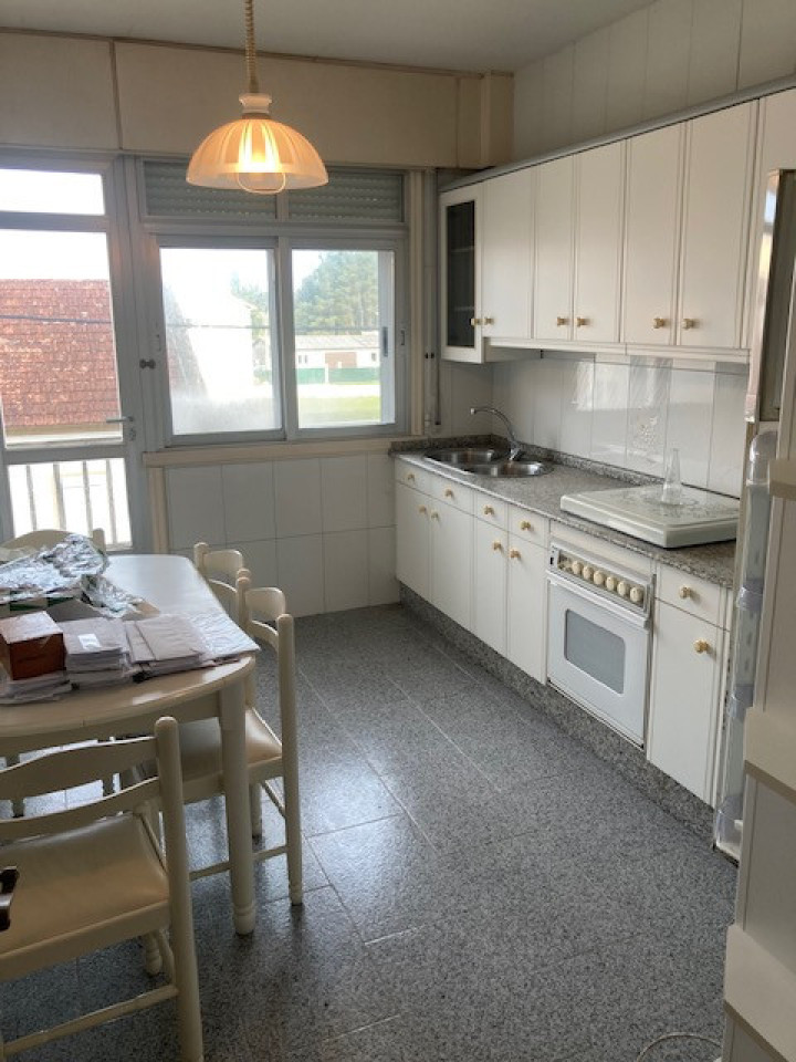 PISO SOLEADO DE 4 HABITACIONES CON LAVANDERIA