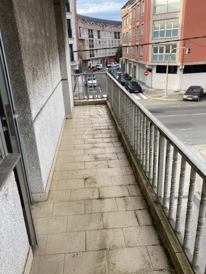PISO SOLEADO DE 4 HABITACIONES CON LAVANDERIA