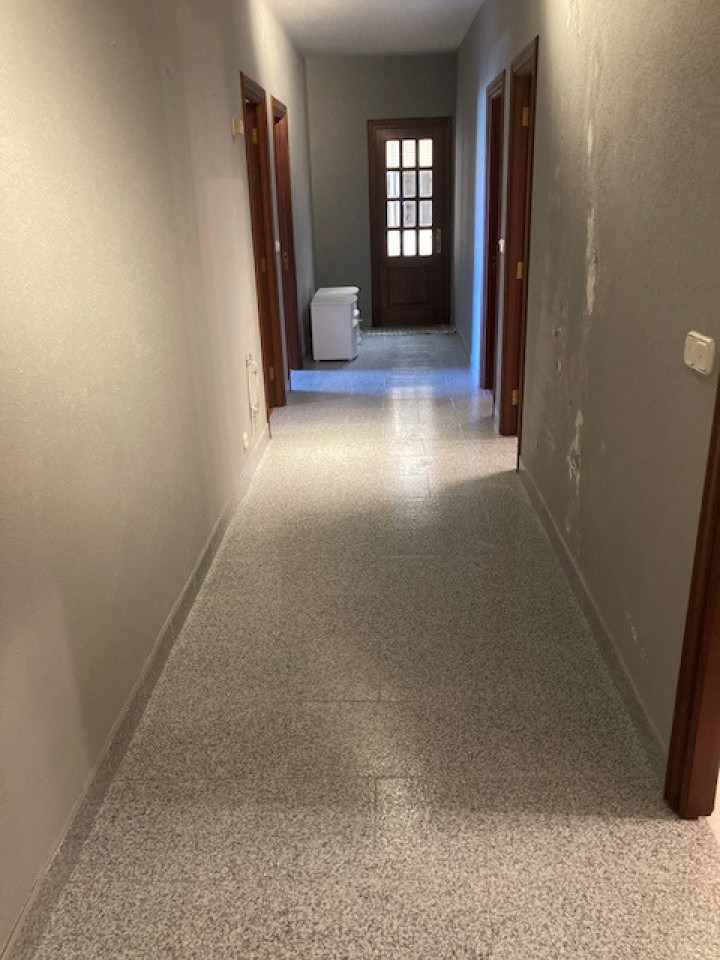 PISO SOLEADO DE 4 HABITACIONES CON LAVANDERIA