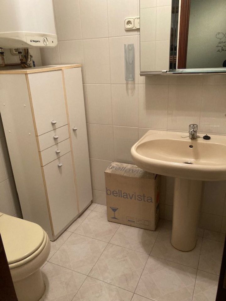 PISO SOLEADO DE 4 HABITACIONES CON LAVANDERIA