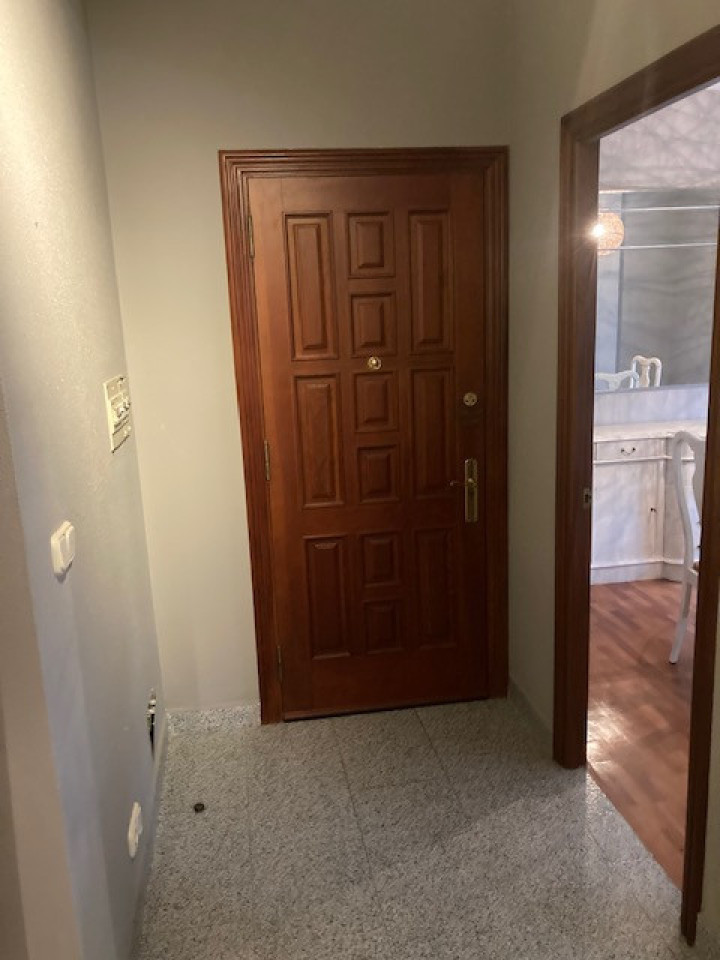 PISO SOLEADO DE 4 HABITACIONES CON LAVANDERIA