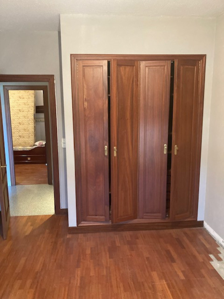 PISO SOLEADO DE 4 HABITACIONES CON LAVANDERIA