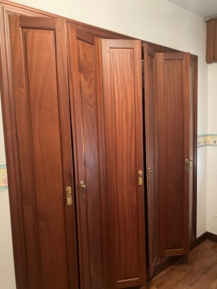 PISO SOLEADO DE 4 HABITACIONES CON LAVANDERIA