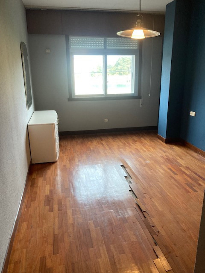 PISO SOLEADO DE 4 HABITACIONES CON LAVANDERIA