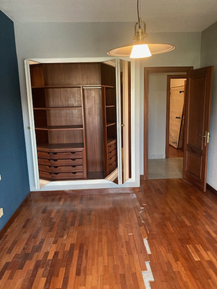 PISO SOLEADO DE 4 HABITACIONES CON LAVANDERIA
