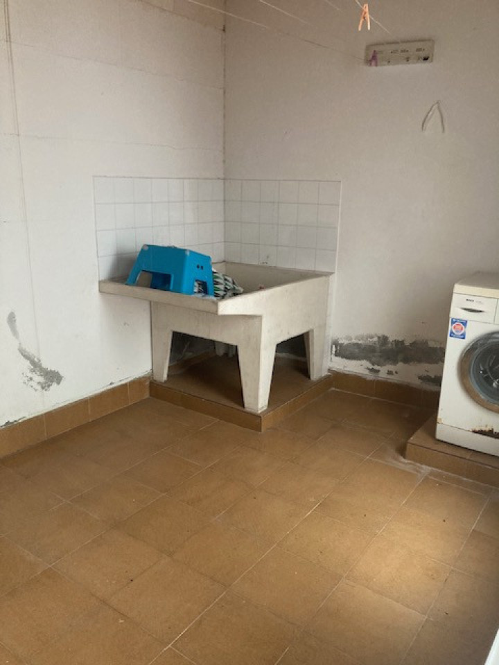 PISO SOLEADO DE 4 HABITACIONES CON LAVANDERIA