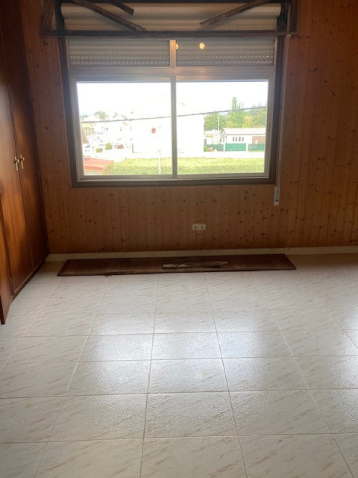 PISO SOLEADO DE 4 HABITACIONES CON LAVANDERIA